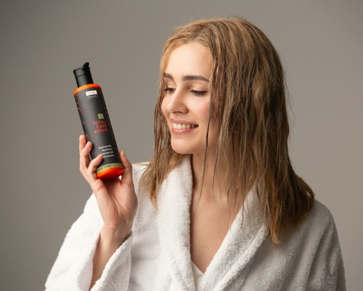 Відновлюючий бальзам для всіх типів волосся Total Care Repair Balsam, 250 мл - фото №7