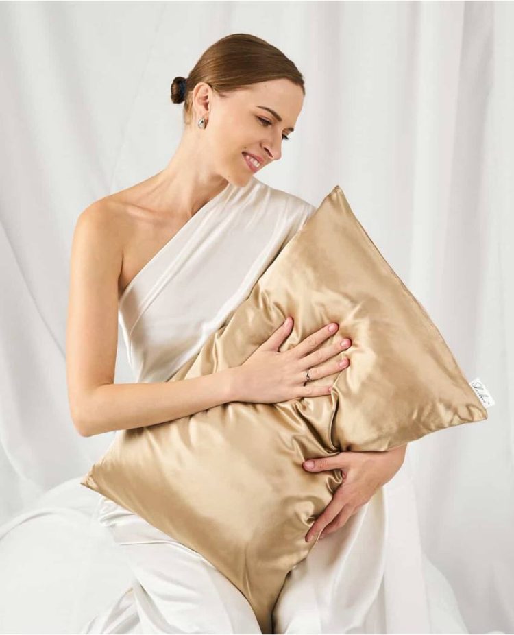 Смарт-наволочка з натурального шовку (золотий колір) - фото №1