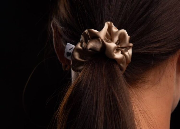 Золота резинка з натурального шовку